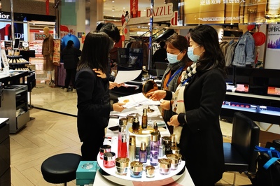 貴陽市市場監(jiān)管局加強(qiáng)化妝品經(jīng)營企業(yè)日常監(jiān)管與疫情防控檢查